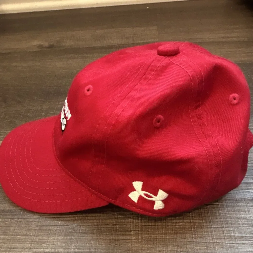 Under Armour Wisconsin Badgers NCAA Red Boys Adjustable One Size Cap Hat